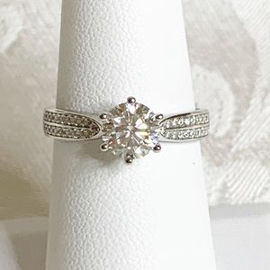 1.0 Ct VVS1 D-Colorless Moissanite Ring